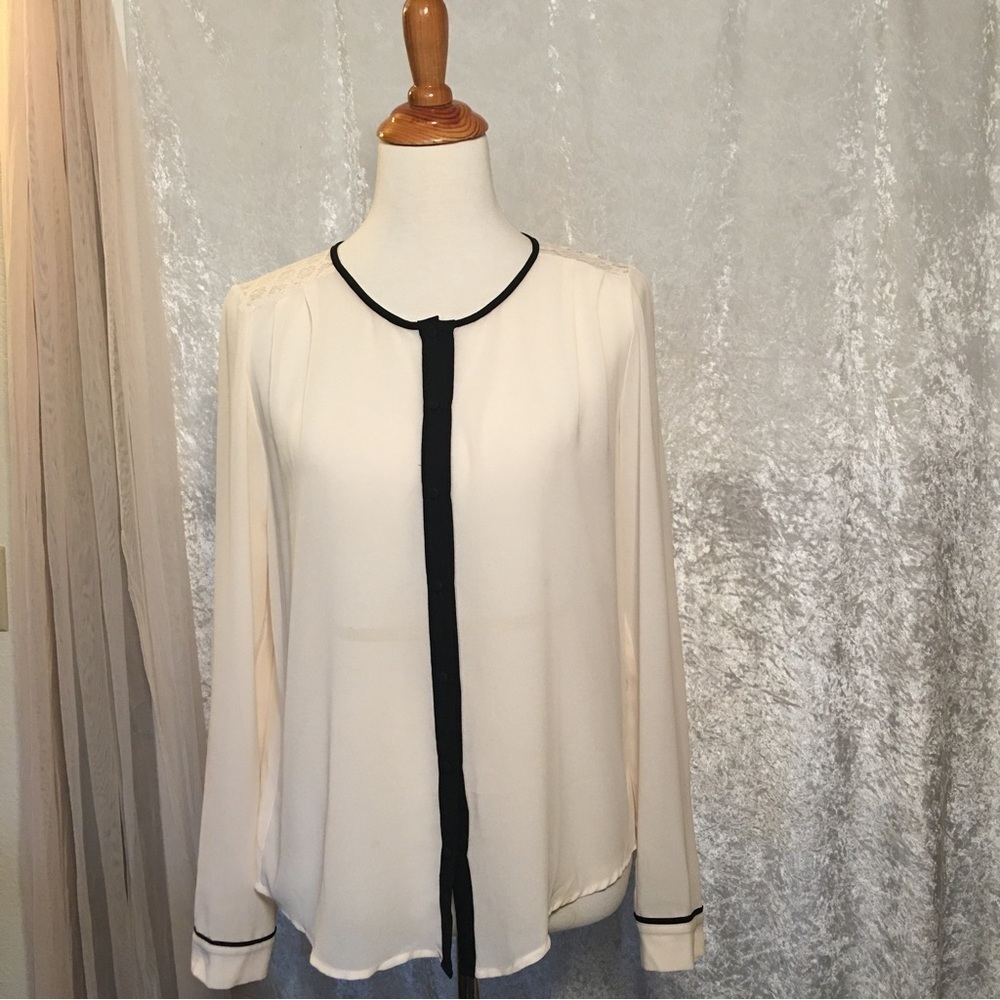 Chloe K Sheer Cream and lace Blouse black trim Size Medium